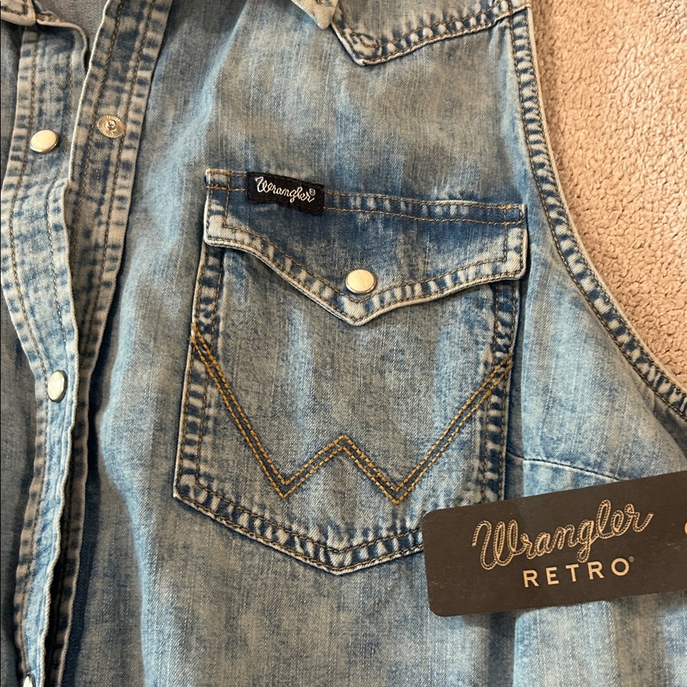 Wrangler Light Blue Denim Sleeveless Top - Picture 3 of 6